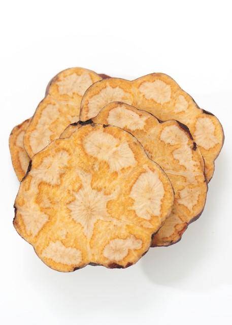 生何首乌(云锦花纹)肠燥便秘,疟疾年老体衰,精血不足,肠道失于濡养则