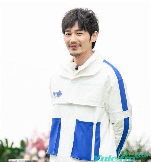 在录制节目的过程中,李晨让大家猜白宇的年龄,刚刚加入"奔跑吧家族"的