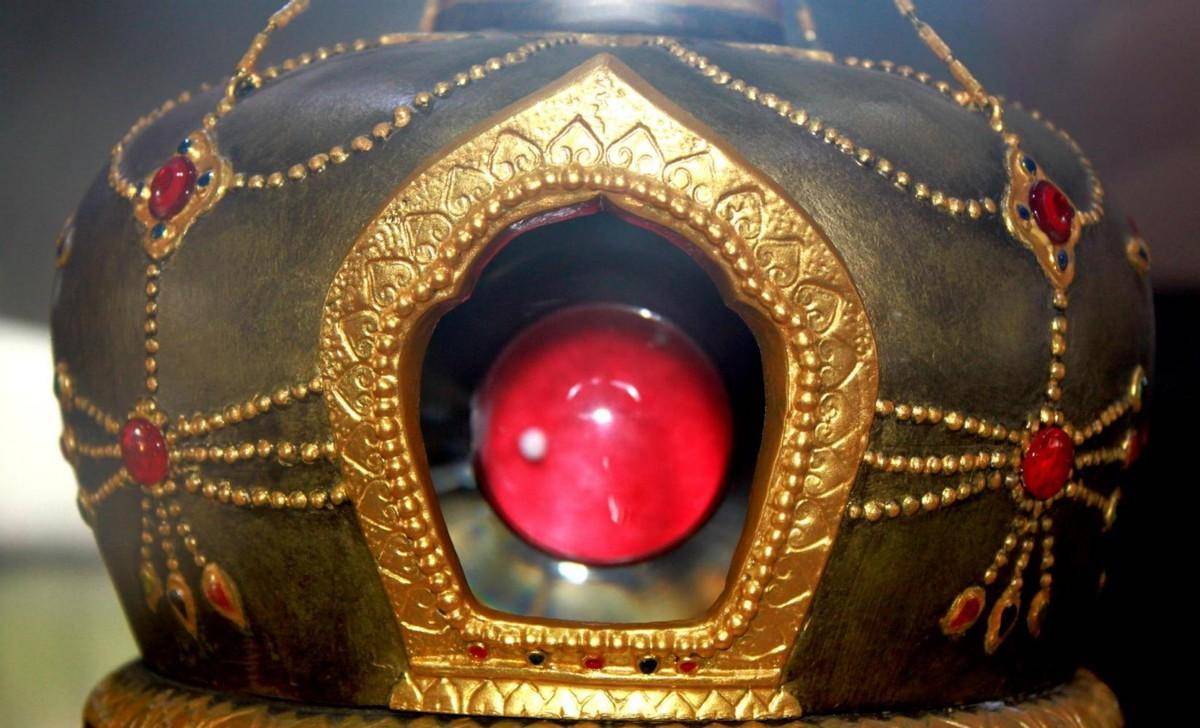 三层供奉着印度玄奘寺住持悟谦法师所赠的舍利.