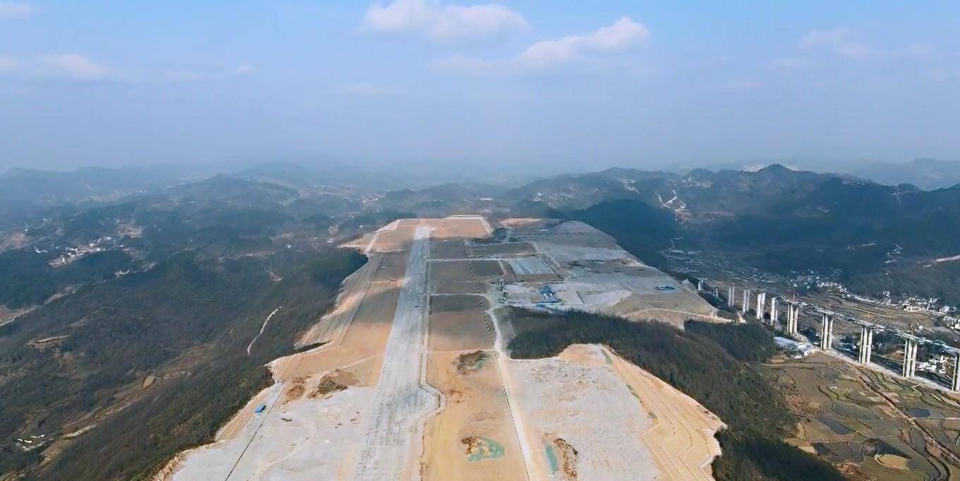 湘西机场位于张家界机场,贵州铜仁机场,怀化芷江机场,重庆黔江机场