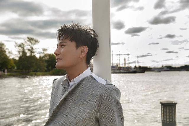 张信哲推出新专辑《就懂了》,问及感情表示:光是两情相悦还不够_阿哲