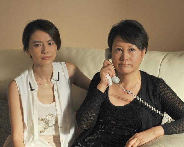 著名演员张凯丽:住千万豪宅,宝石戒指超大,58岁被指整形?