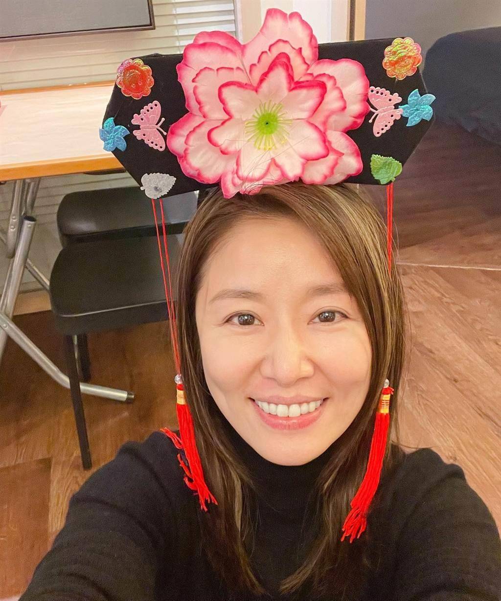 林心如戴古装头饰重现紫薇,网揪长白发钓出她束手无措回击_格格_网友