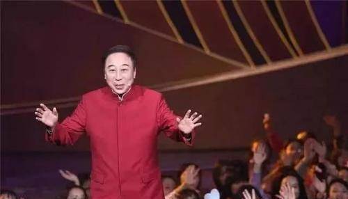 他曾在春晚与冯巩出演小品，成名后竟不想走邪道，今锒铛入狱12年