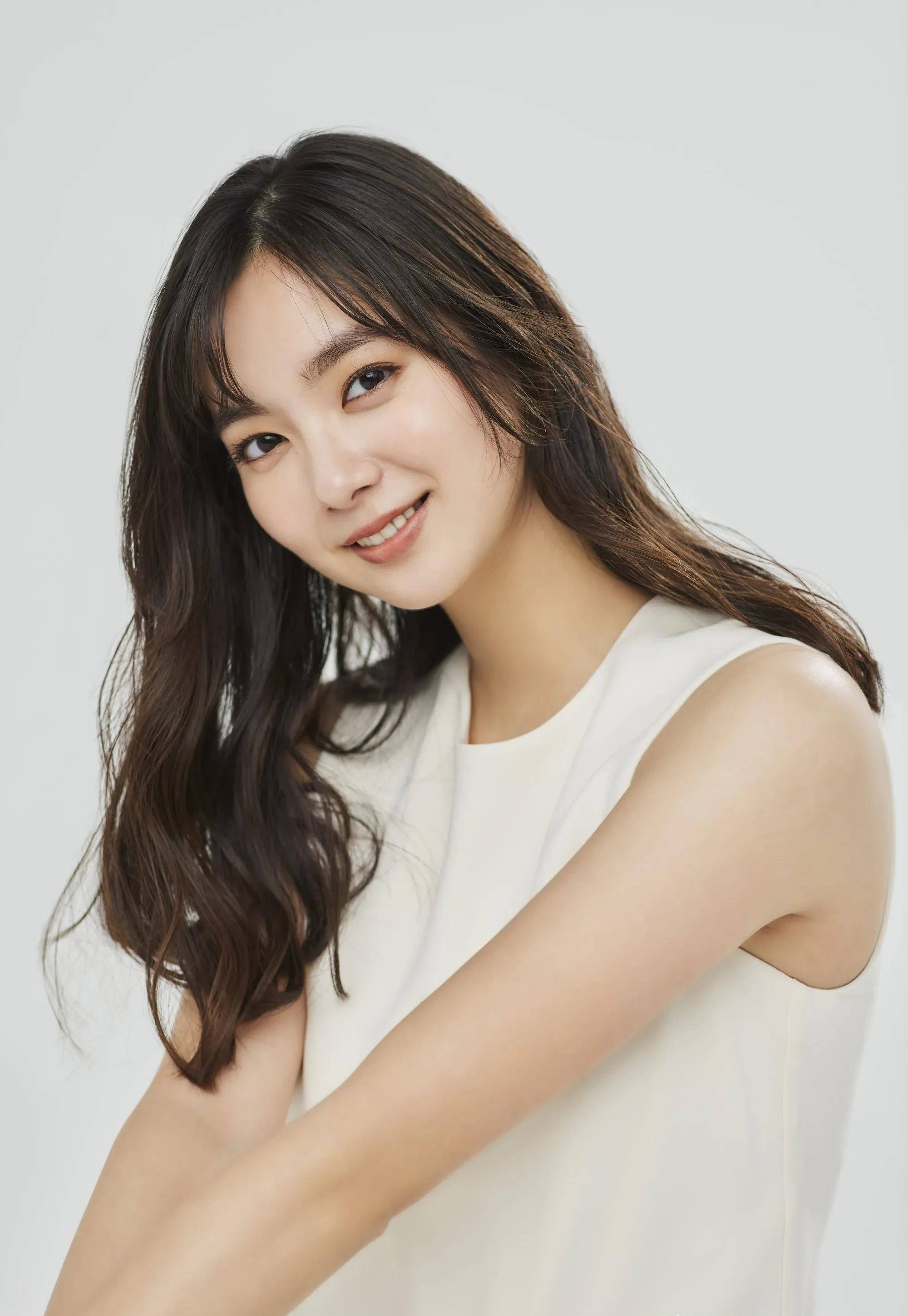 新川优爱 游走在可爱与御姐之间的尤物_青春_日本_笑容