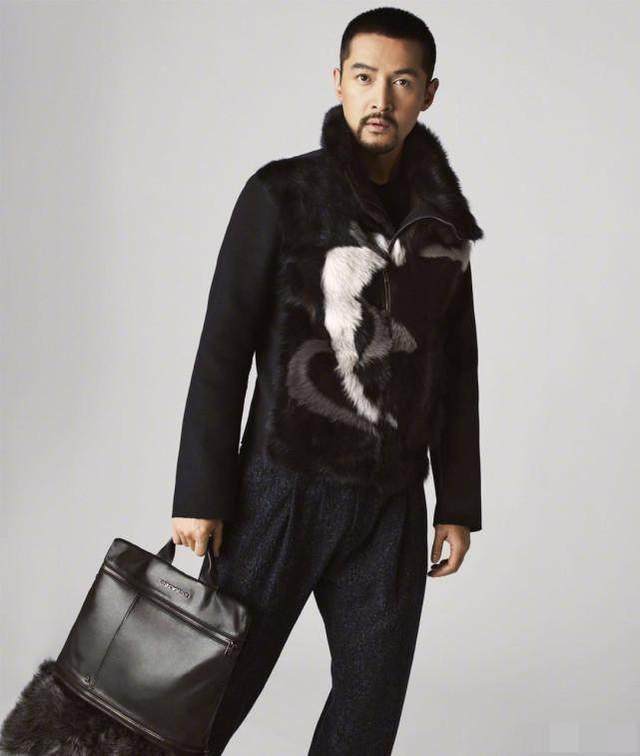 还有你们看胡歌之前拍摄的一款时尚大片造型,他身上穿着的冬装,但是留