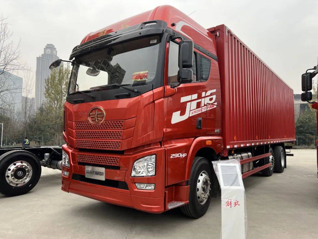 jh6 6×2r 领航版载货车jh6 8×4 智尊版轻量化载货车jk6 4×2 玉柴