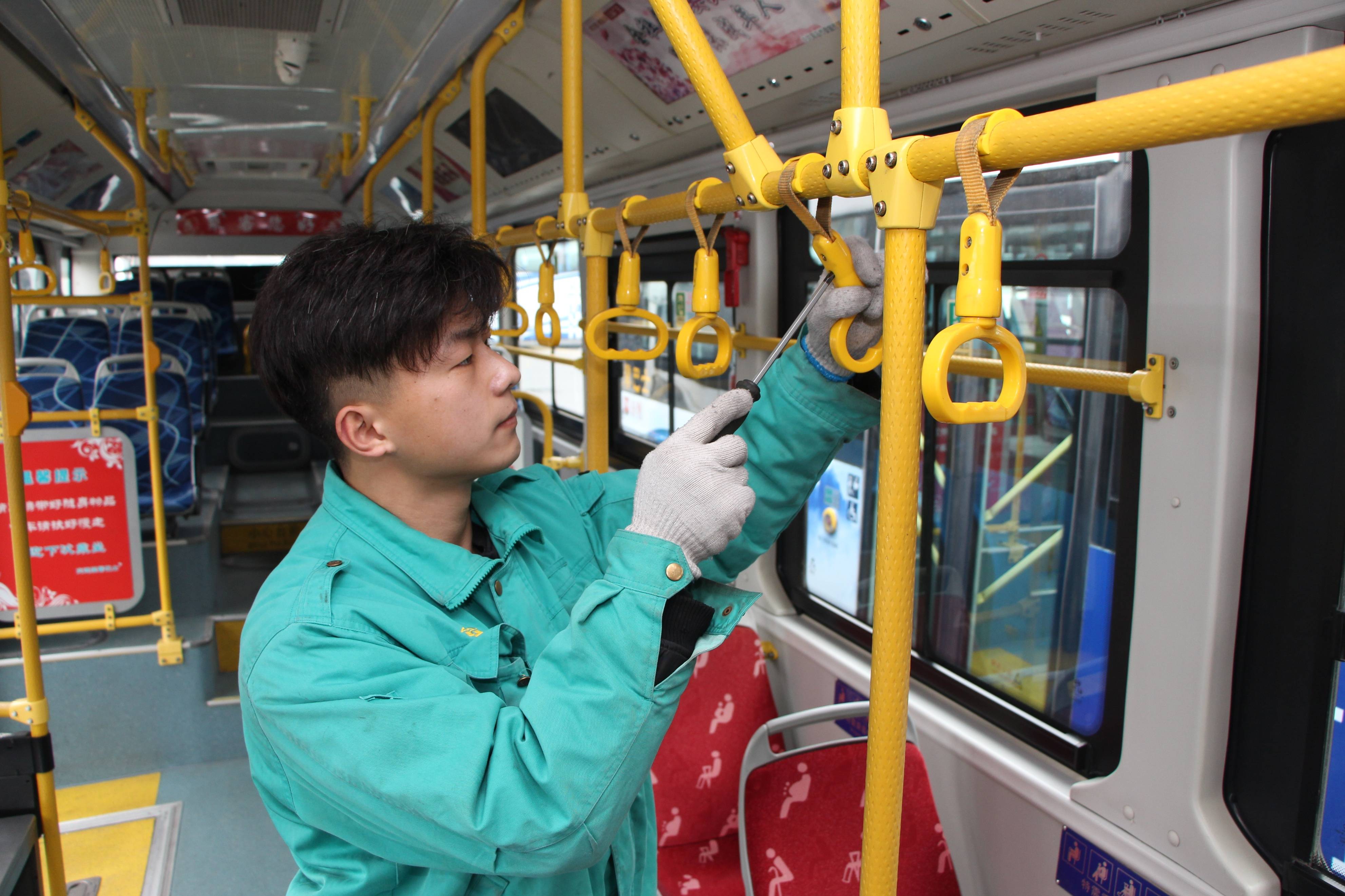 青岛"00后"公交车修理工分享,这6种驾车习惯很伤车_搜狐汽车_搜狐网