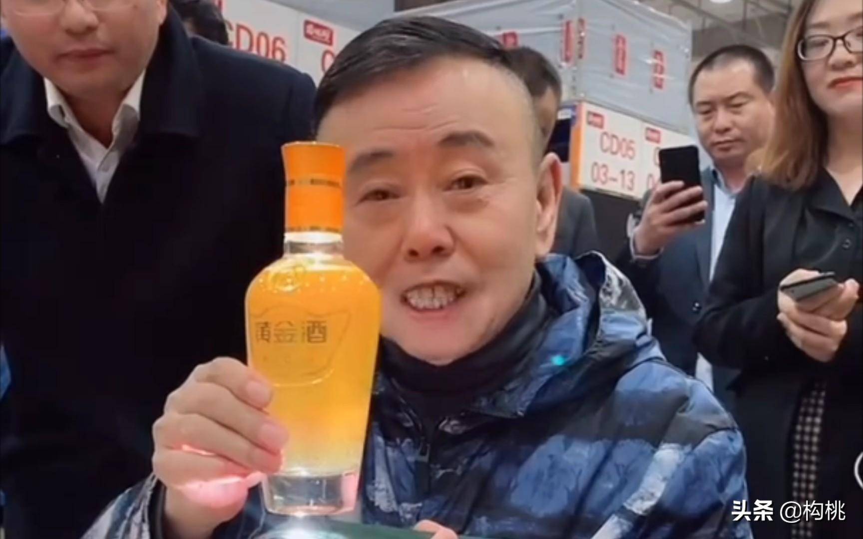 老艺术家潘长江出镜卖酒,口出狂言,网友:吃相难看!风骨何在?