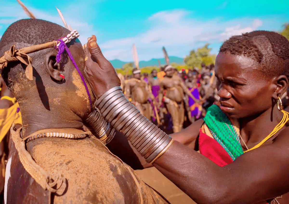 非洲"胖子"部落,实行"一夫多妻制",男性肚子越大女孩越喜欢_参赛者