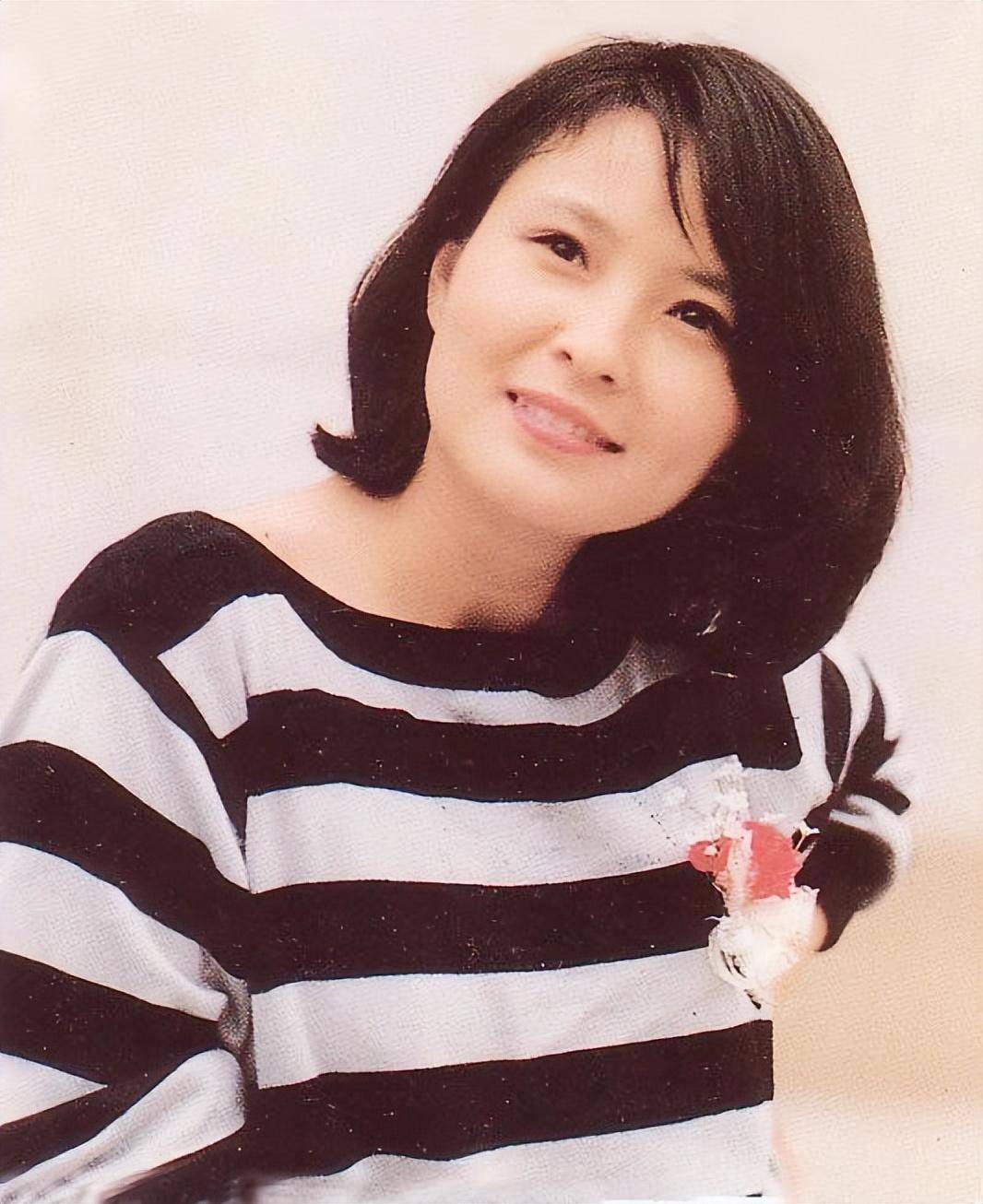 李羚:嫁大13岁丈夫,住10平米车库,如今幸福吗?_李玲_生活_表演