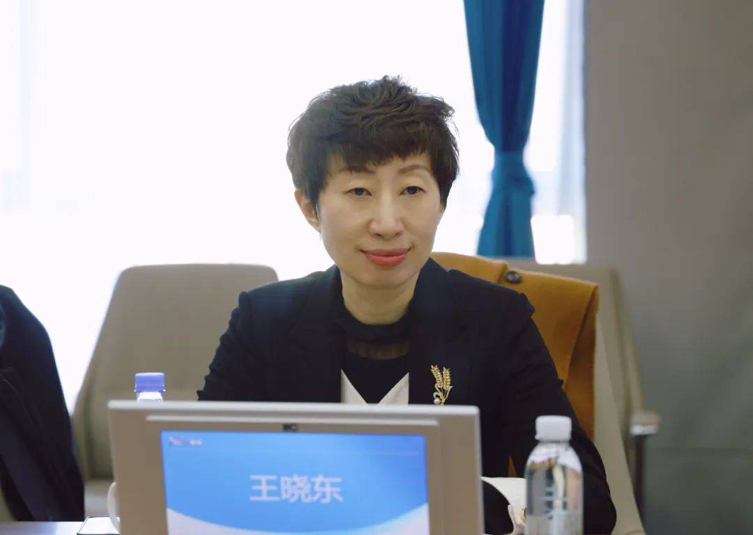 刘江华浙商证券天津公司总助李惠婧各金融机构有关负责人在会上发言