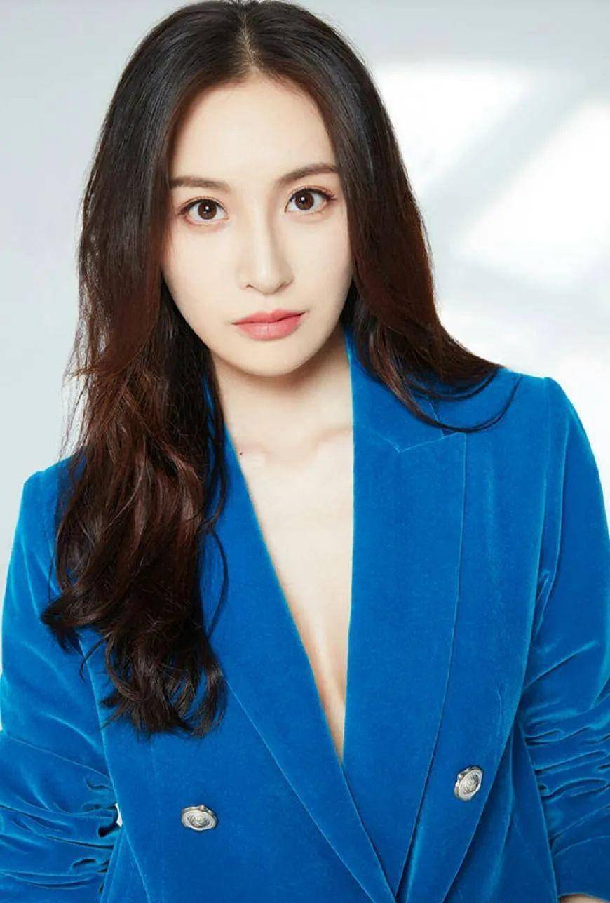 从5岁到30岁,隆妮的出现,弥补了温州女明星的缺憾