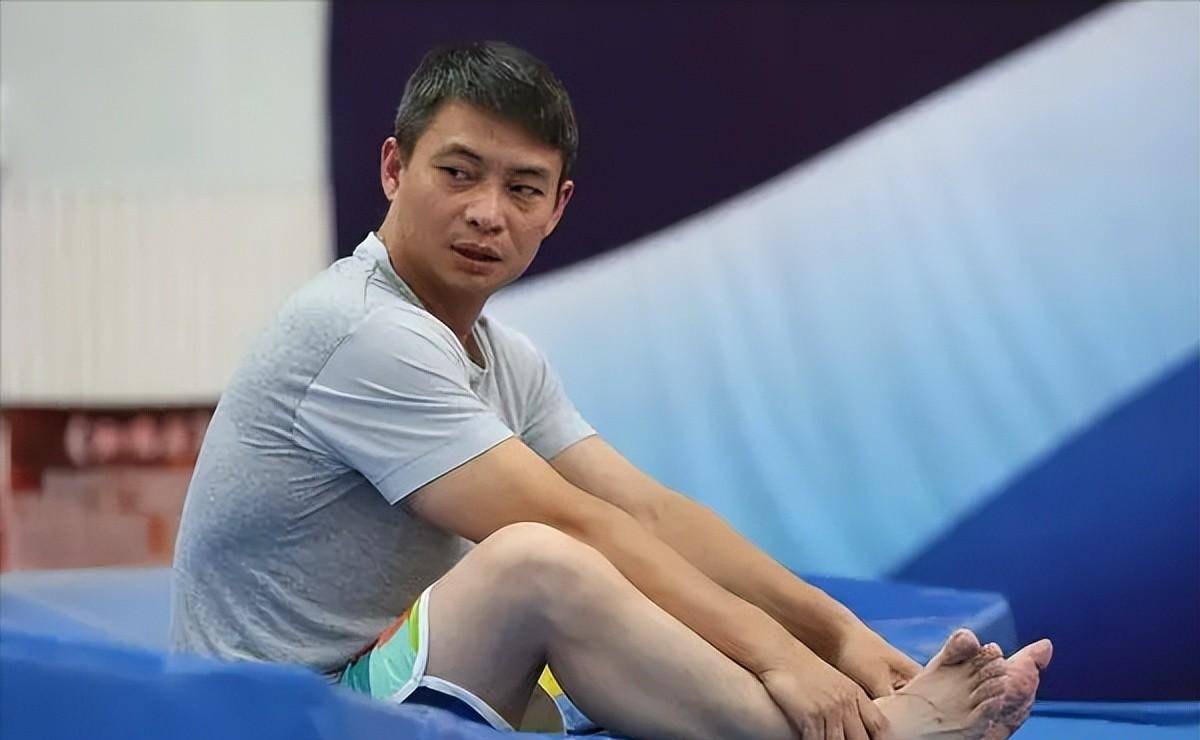 "体操王子"李小双:24岁退役成亿万富商,今头发花白仍膝下无子_训练