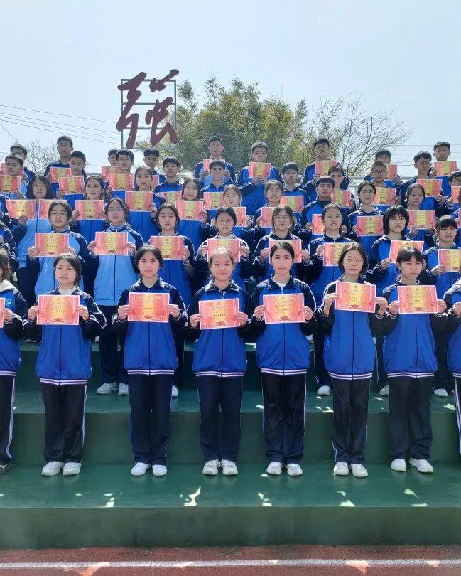 寻乌县第三中学:春暖花开再出发,奋发"兔"强谱新篇_学子_学期_扬帆