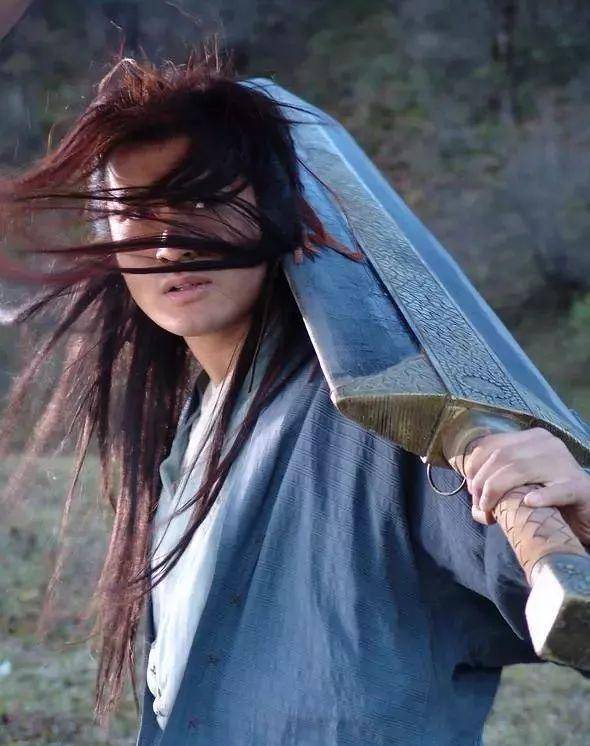 最起码卓不凡能将内力附着在软剑上面,并且在剑尖上面凝聚出半尺剑