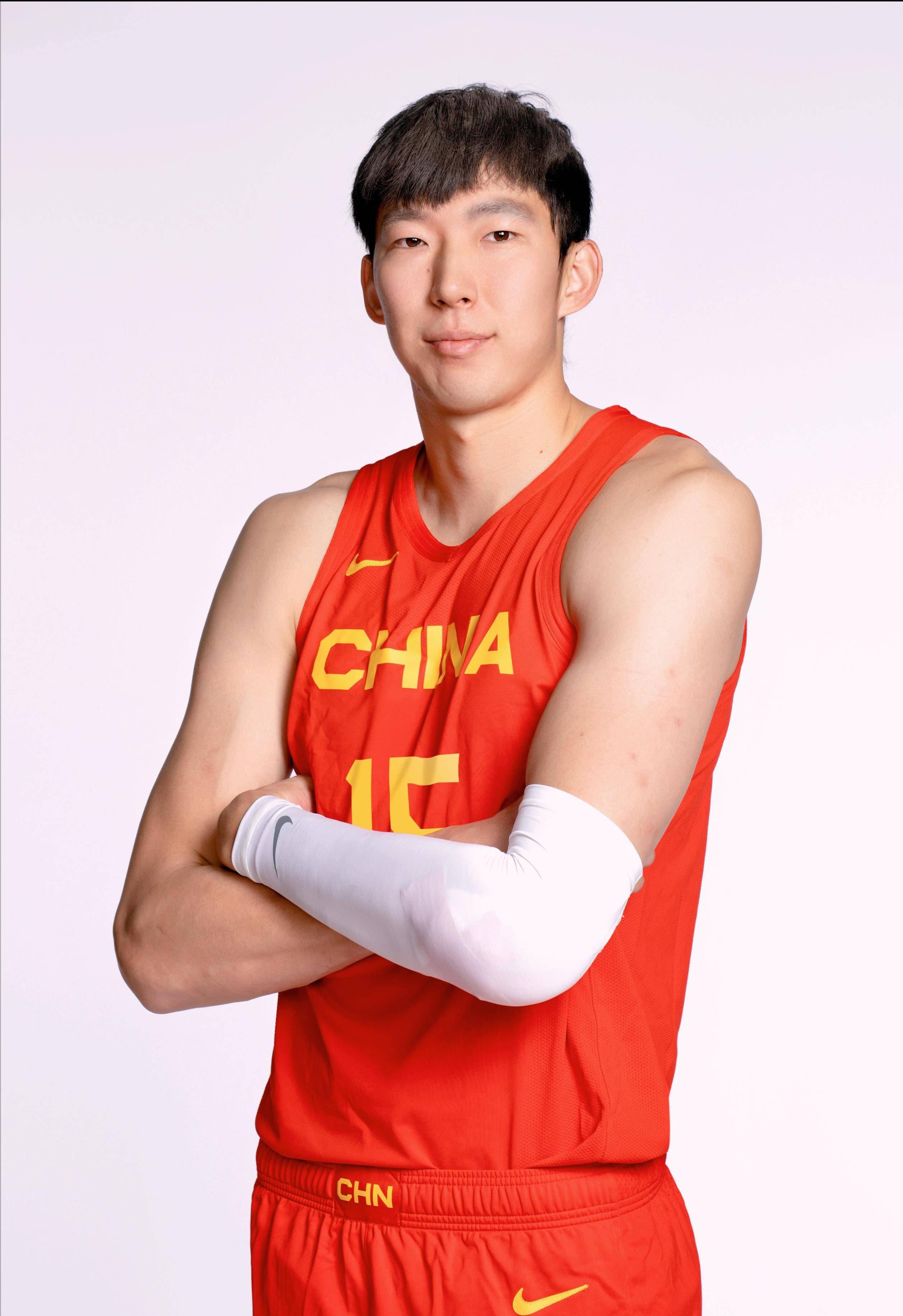 新疆队不会退出cba,男篮定妆照发布,周琦壮了,张镇麟蓄胡子_管理层_cb