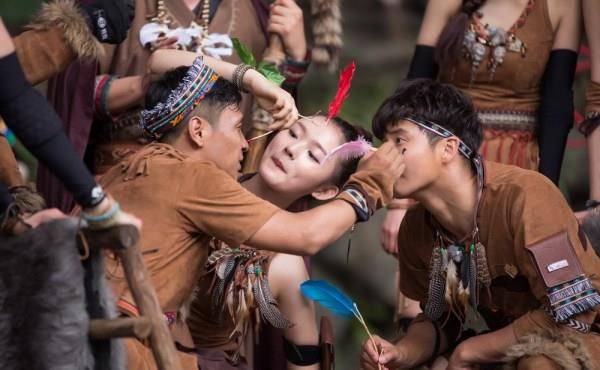 等待今后看到宝哥带来更多的好作品,继续"降服"美女明星.