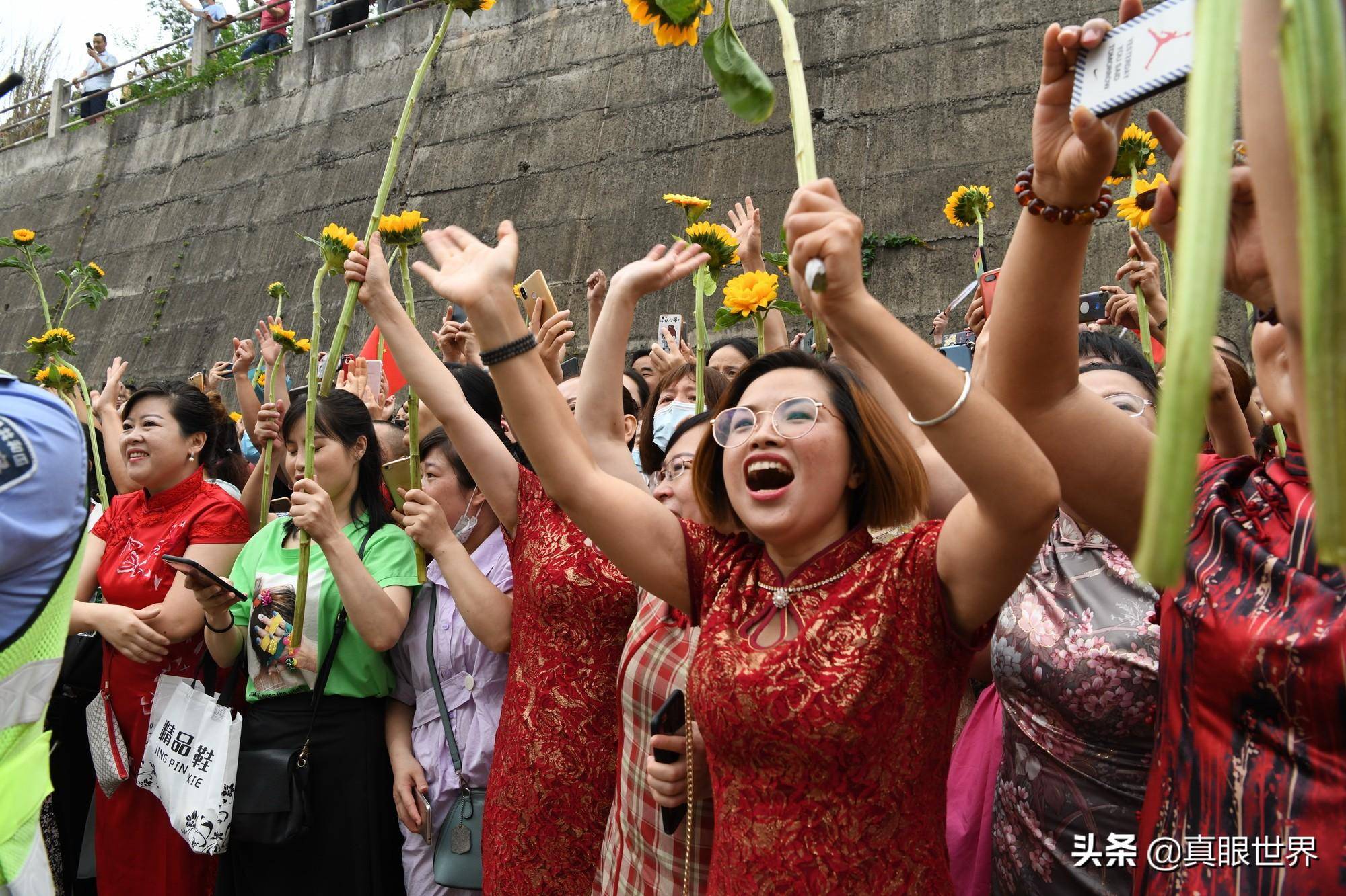 绵阳高考万人送行震撼上演!