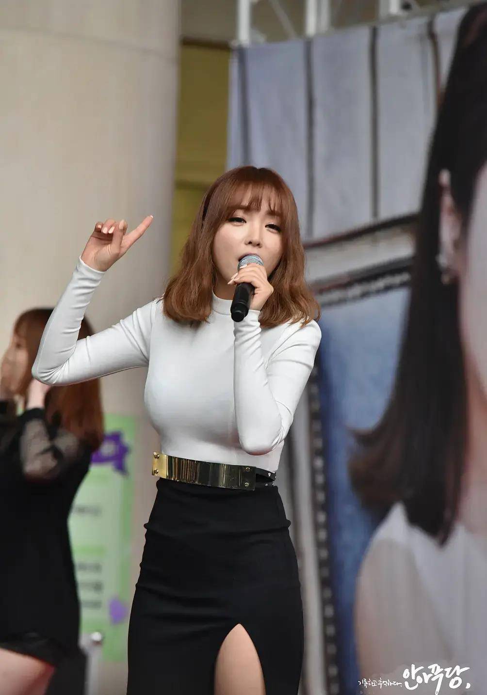 洪真英:作为中国粉丝手机中最舍不得删除的视频,她究竟有何魔力_洪振