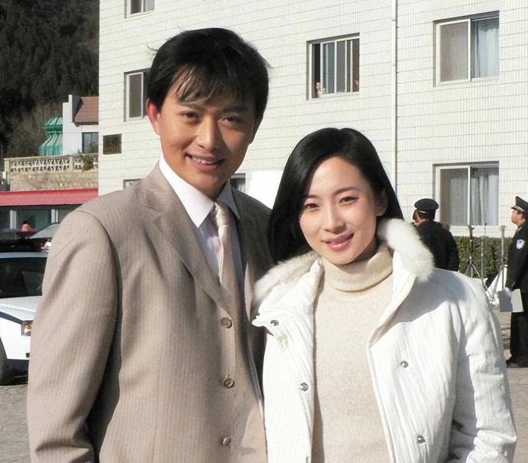 黄海冰:不接受妻子丁克离婚,娶小12岁女演员,婚后幸福美满_甄锡_古装