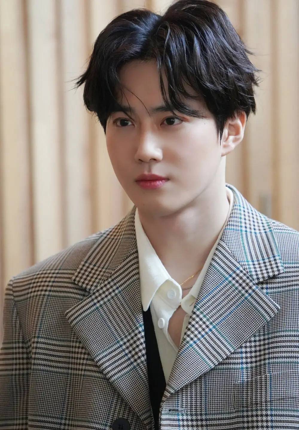 韩国知名明星借鞋不还,被造型师爆料,sm回应称:网友推测不实_鞋子