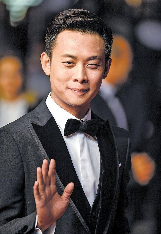 张译妻子罕见曝光,皮肤白皙身材纤细,俩人相守14年,无儿无女_初恋_部队_因为
