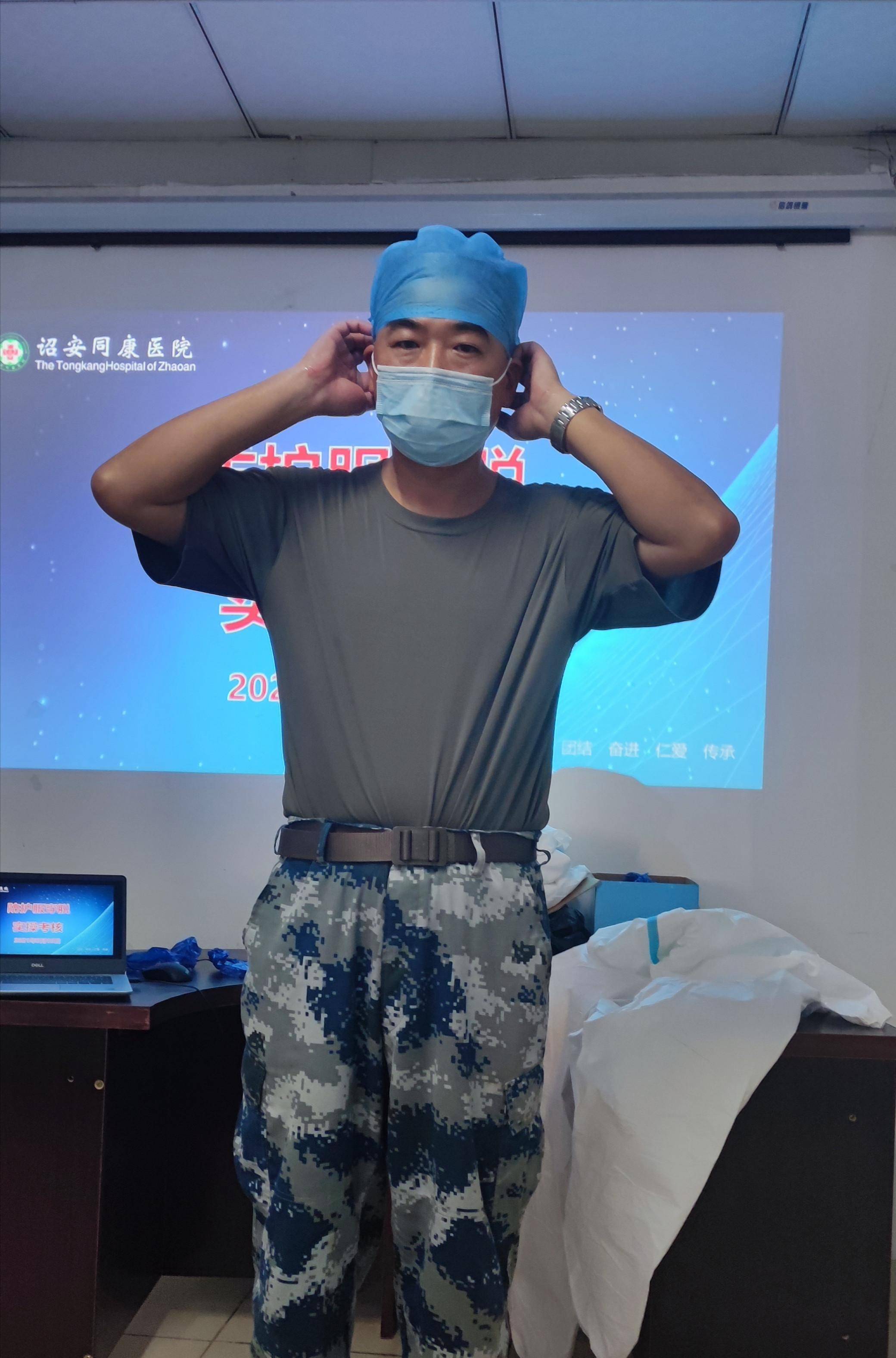 退役军人吴松溪轻伤不下火线亲民更为便民