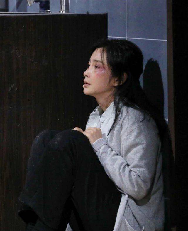 李冰冰演"被家暴女人",当她画上伤痕妆,才知道46岁有多真实_女神_演技
