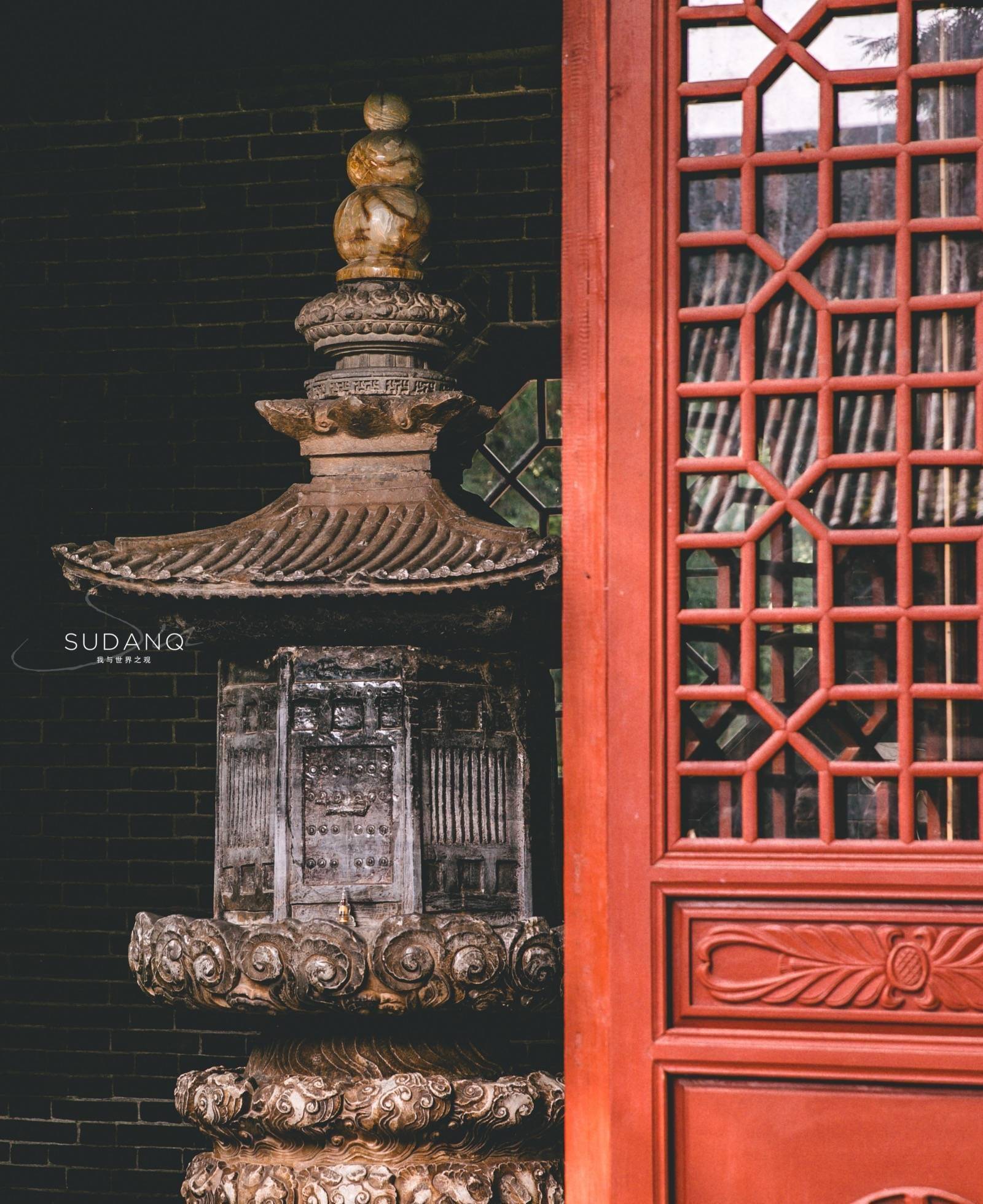 西安草堂寺一座神秘舍利塔引人围观寺院师父特许近距离观看