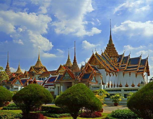 去到泰国旅游,为何不能随便移动地上的拖鞋?