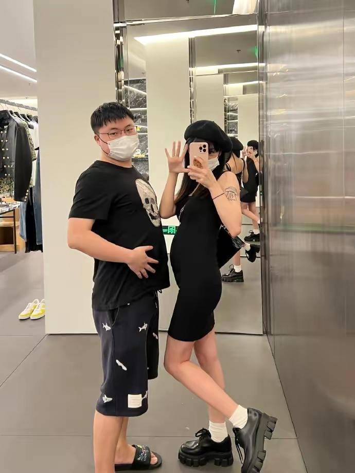 最后,祝愿简自豪一家生活幸福美满,也希望婷婷多加休息注重身体调养.