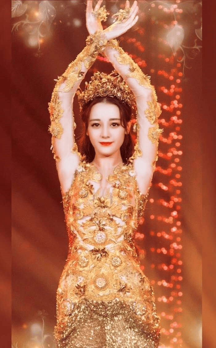 回顾历届金鹰女神,服装造型越来越美,网友:轮也轮到她了吧_唐嫣