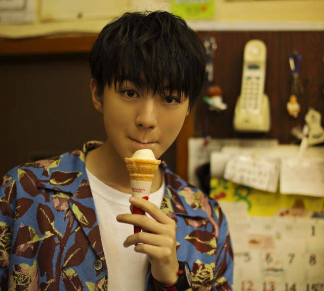 《海贼王》真爱粉王俊凯,最新杂志封面曝光,竟然cos的是他_路飞_弟弟