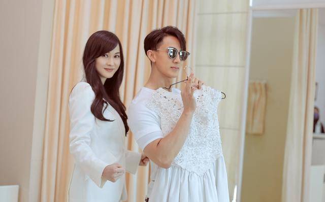 肌肉大猛男小鸟依人,娇羞太反差_林丽吟_妻子_衣服