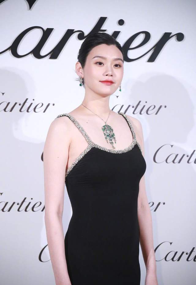 与两个月前疑似怀孕却未正面回应相比,这一次奚梦瑶大方地晒出孕肚.