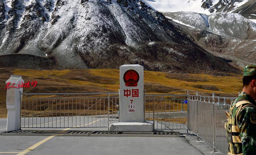 红其拉甫山口,到塔什库尔干喀喇昆仑山中国巴基斯坦边境国门去_苏巴什