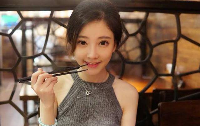 冯提模化身《终结者2》登上《男人装》,时尚写真成为全网焦点!