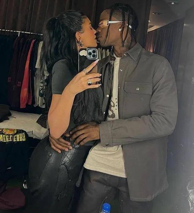 凯莉詹娜继分手传闻后狂删与travis亲密合照!_网友_时候_男人