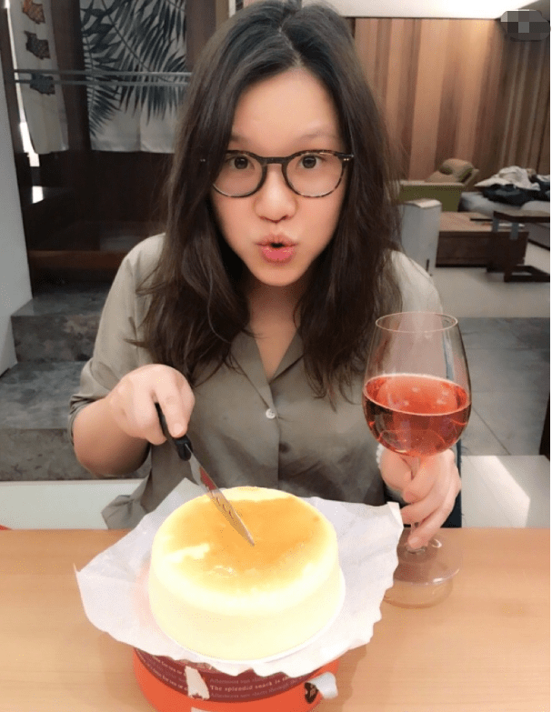 有种"整容"叫谢依霖生娃,当初被群嘲貌丑,如今瘦身成功变女神_近况