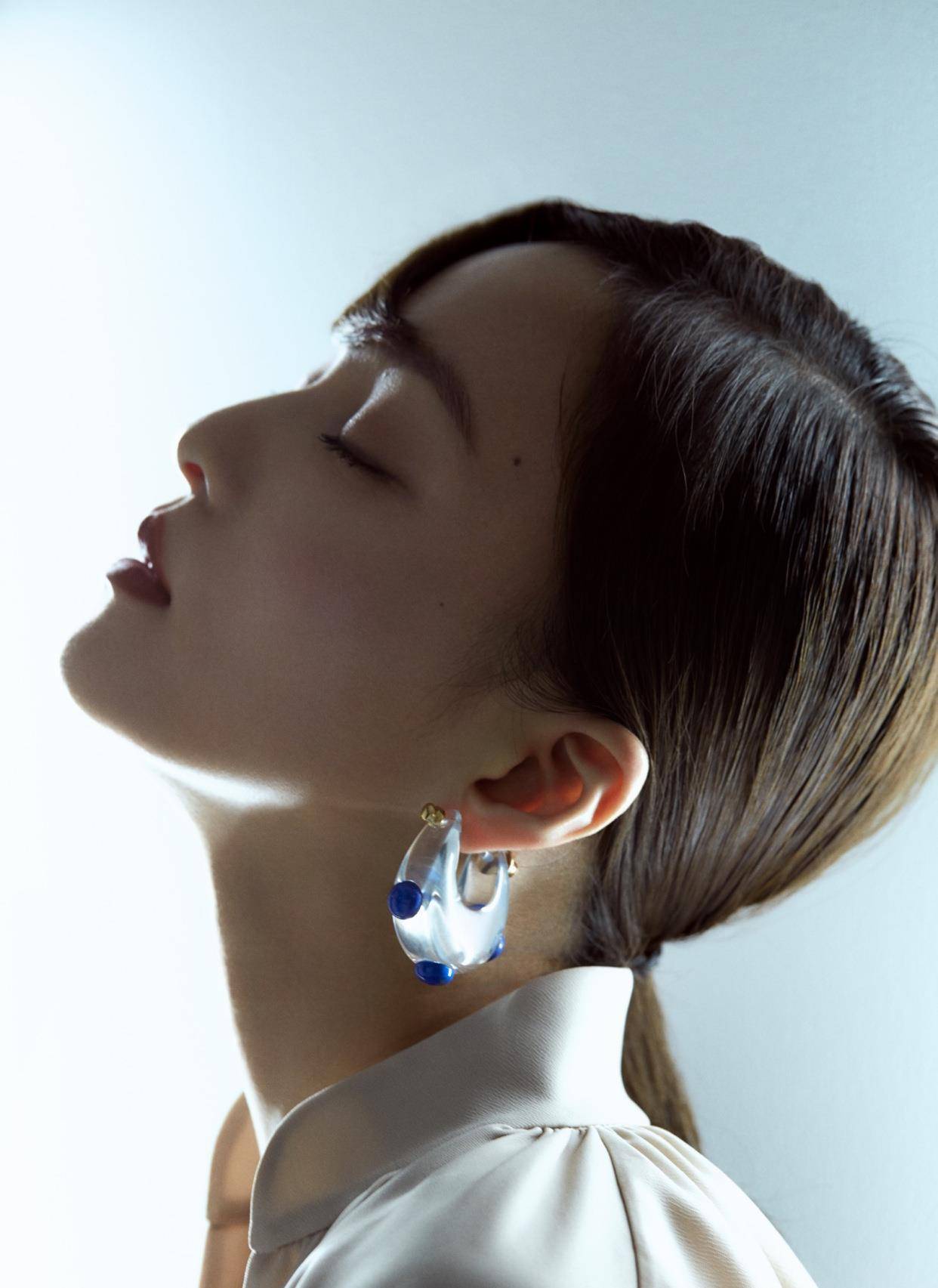 "童颜女神"张韶涵,珠宝穿搭气质又养眼,学做一个"贵"女人_造型_一身