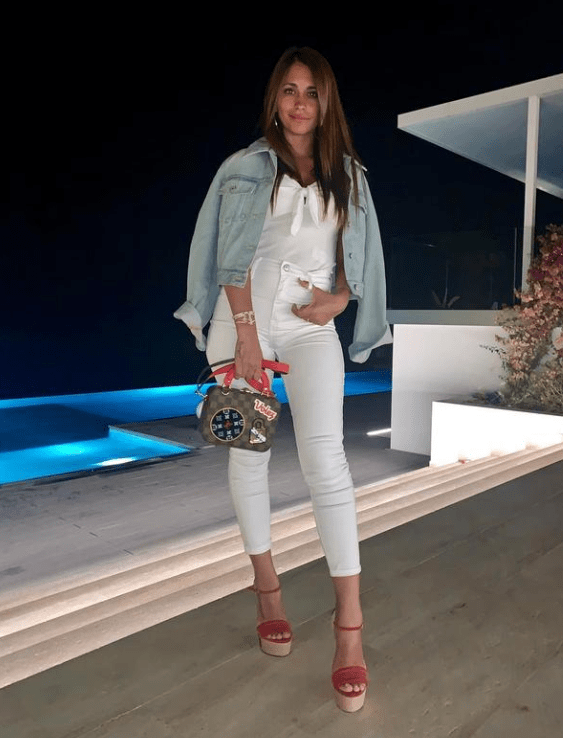 梅西老婆晒健身照,腰腹线条优美身材黄金比例,梅老板真是有福了_安东