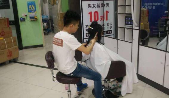 街边众多理发店，顾客更爱“十元快剪”，它是如何走红的？