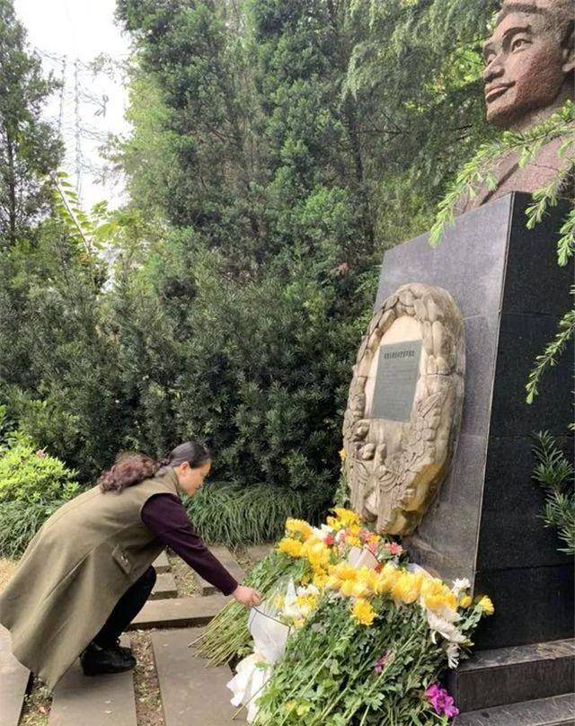 重庆26岁烈士,身中27刀牺牲,血衣成一级文物,妹妹后来也成警察