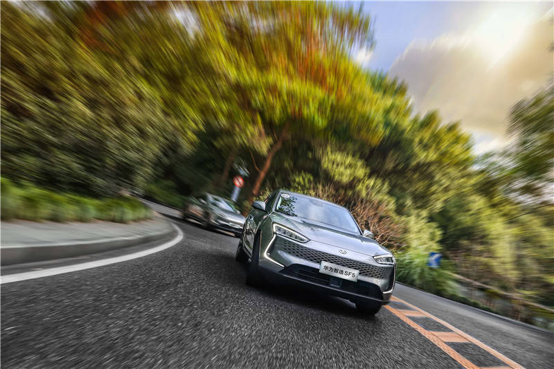 澎湃动力一触即发 试驾赛力斯华为智选sf5_搜狐汽车_搜狐网