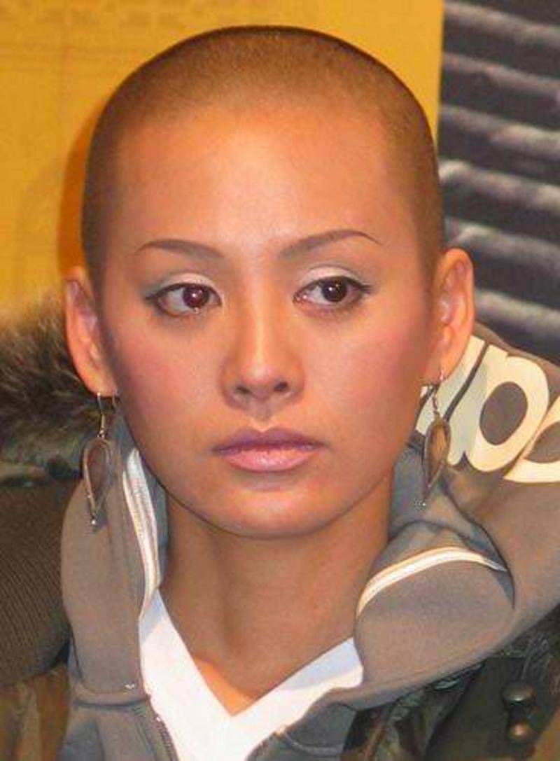 张馨予短发之后直接光头了?