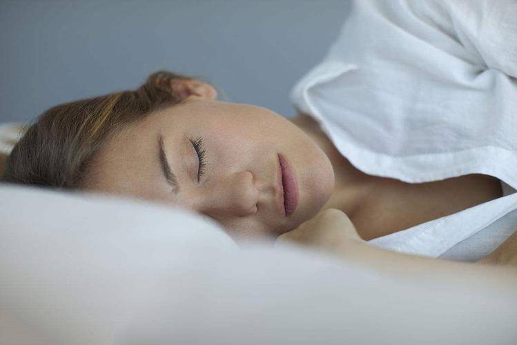 睡太早容易患心脑血管疾病吗 晚十点是最佳入睡时段
