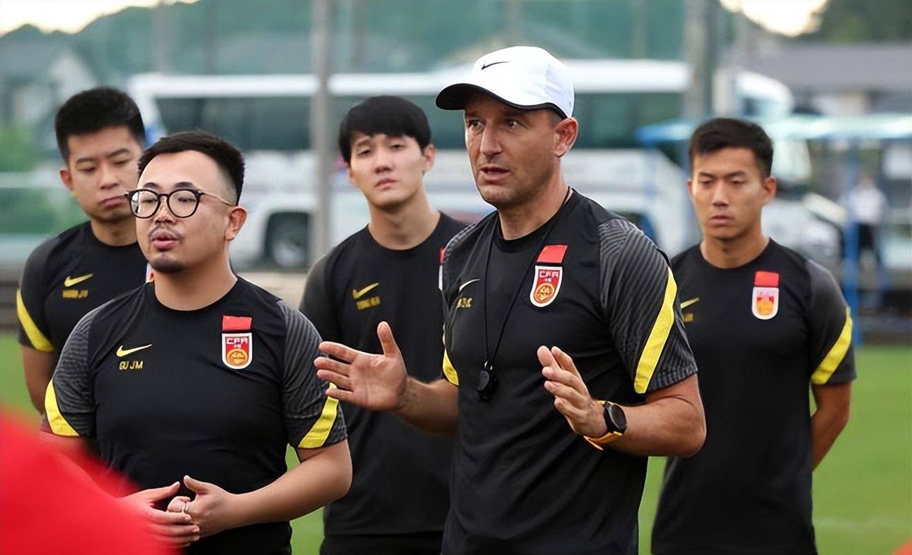 国足新教练组曝光!