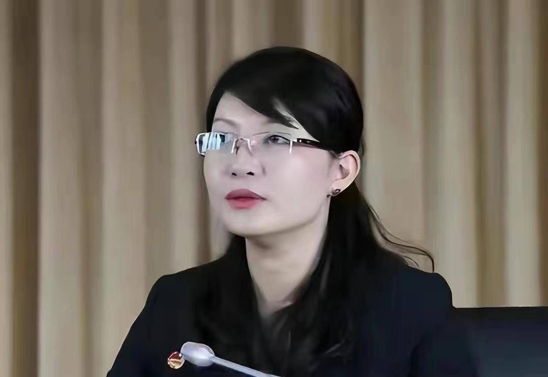 段颖与多人有不正当关系,看她的工作照,就知道为什么能火箭提拔_分析