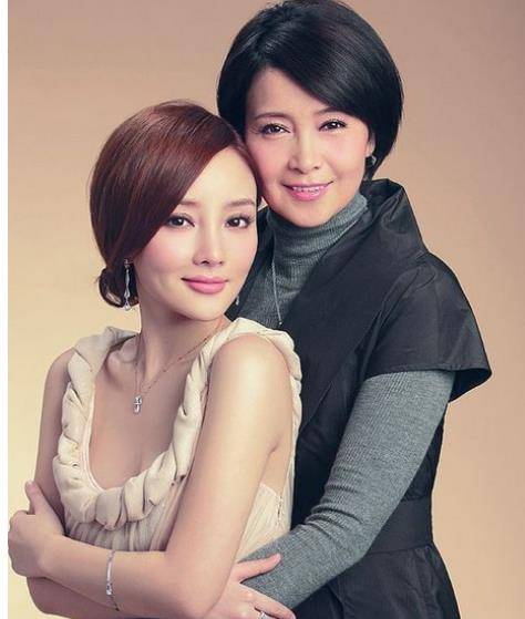 原形毕露:盘点圈里妈妈比自己还要"惊艳"四座的6大女星_刘诗诗_很漂亮